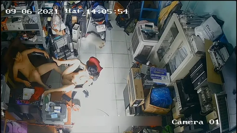 Vợ yêu ông xã đụ nhau trong của cu máy tính