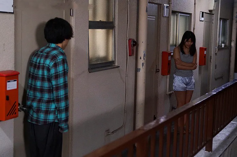 Bí mật vụng trộm với em hotgirl cạnh nhà cãi nhau bị ông xã đuổi ra cửa