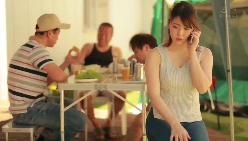 Chồng yêu khờ để vợ tham gia sự kiện cắm trại với mấy gã cạnh nhà và cái kết