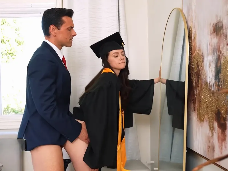 Cha dượng doggy em gái nhỏ tinh rớt đầy sàn